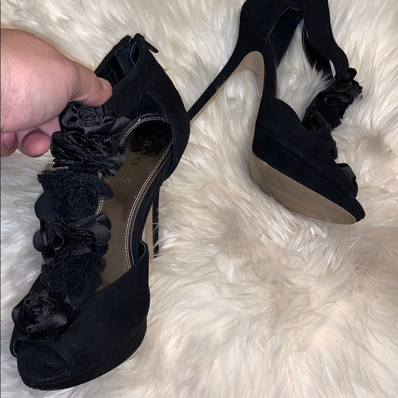 Women’s Heels - Picture 3 of 3